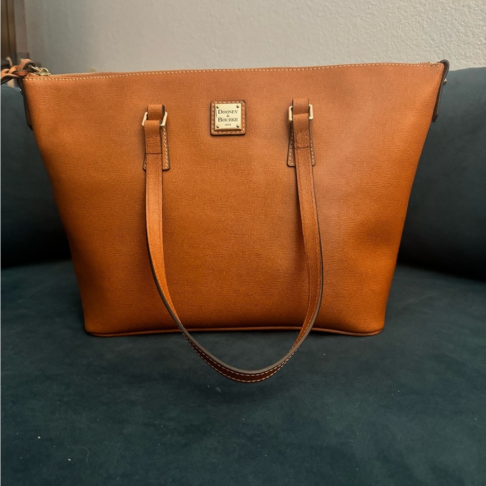 Dooney & Bourke nwot